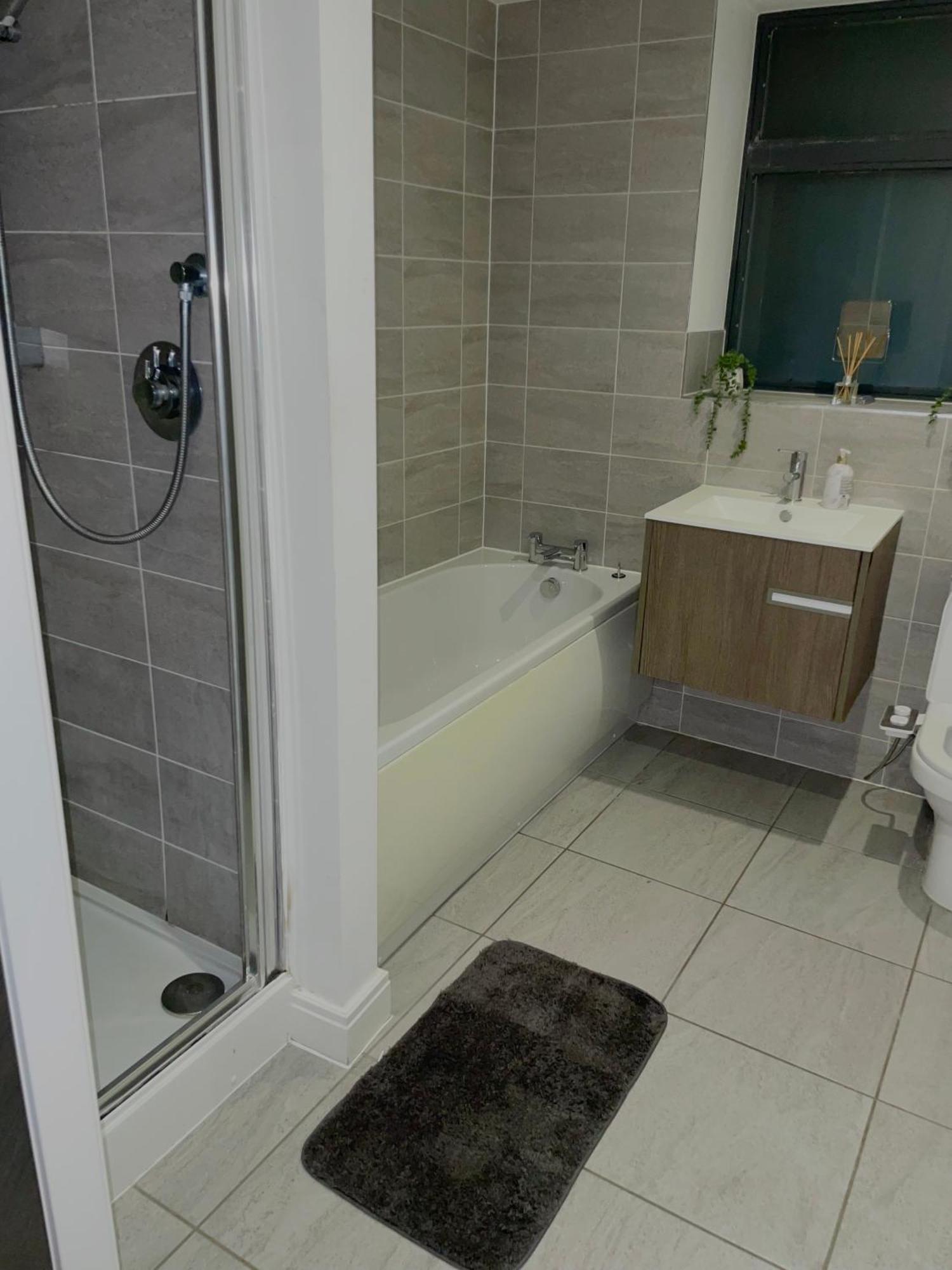 2 Bedroom- Centre-sleeps 5- Ideal For Contractors, Working Professionals, Long Stays! Birmingham