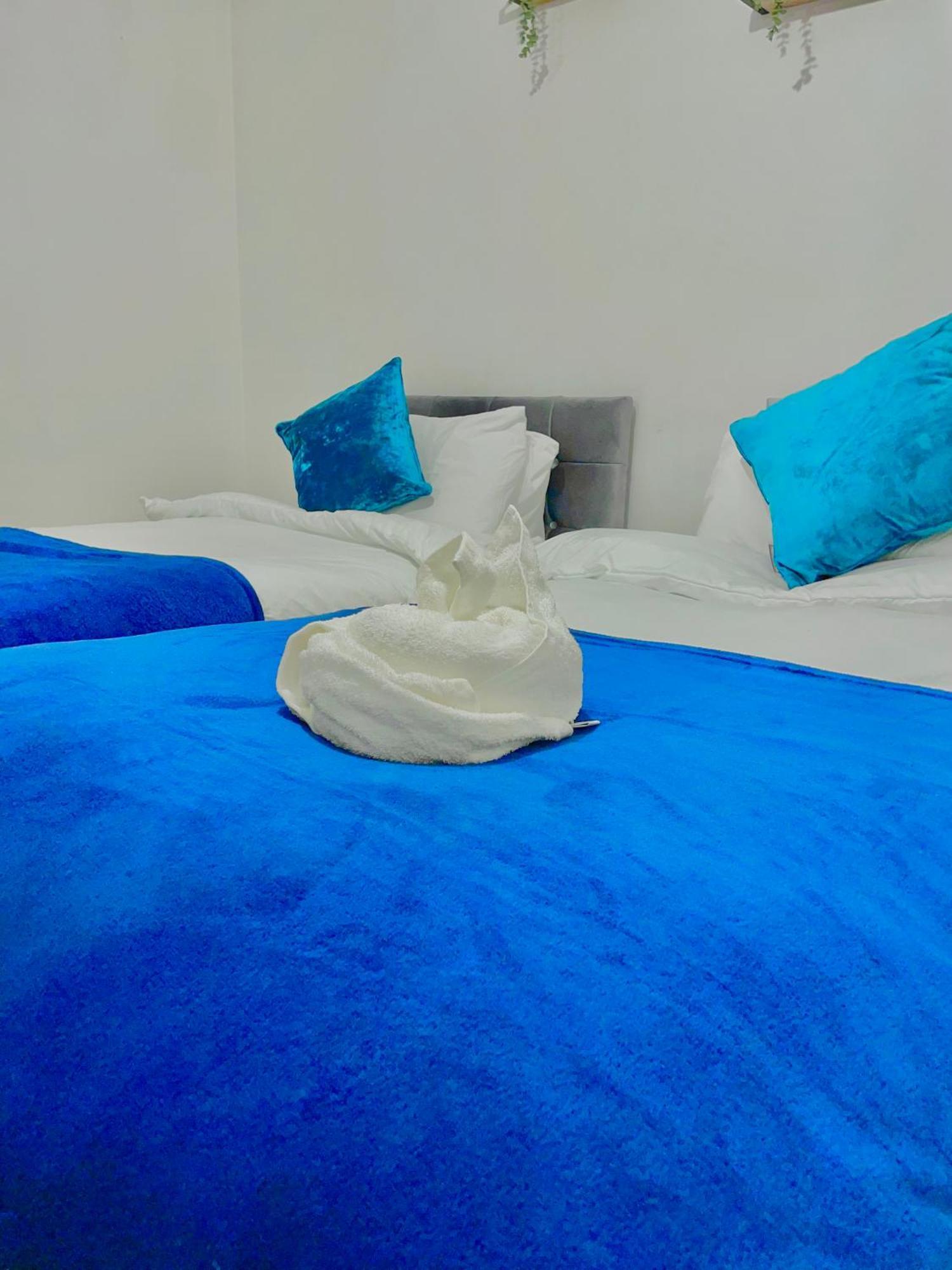 2 Bedroom- Centre-sleeps 5- Ideal For Contractors, Working Professionals, Long Stays!
