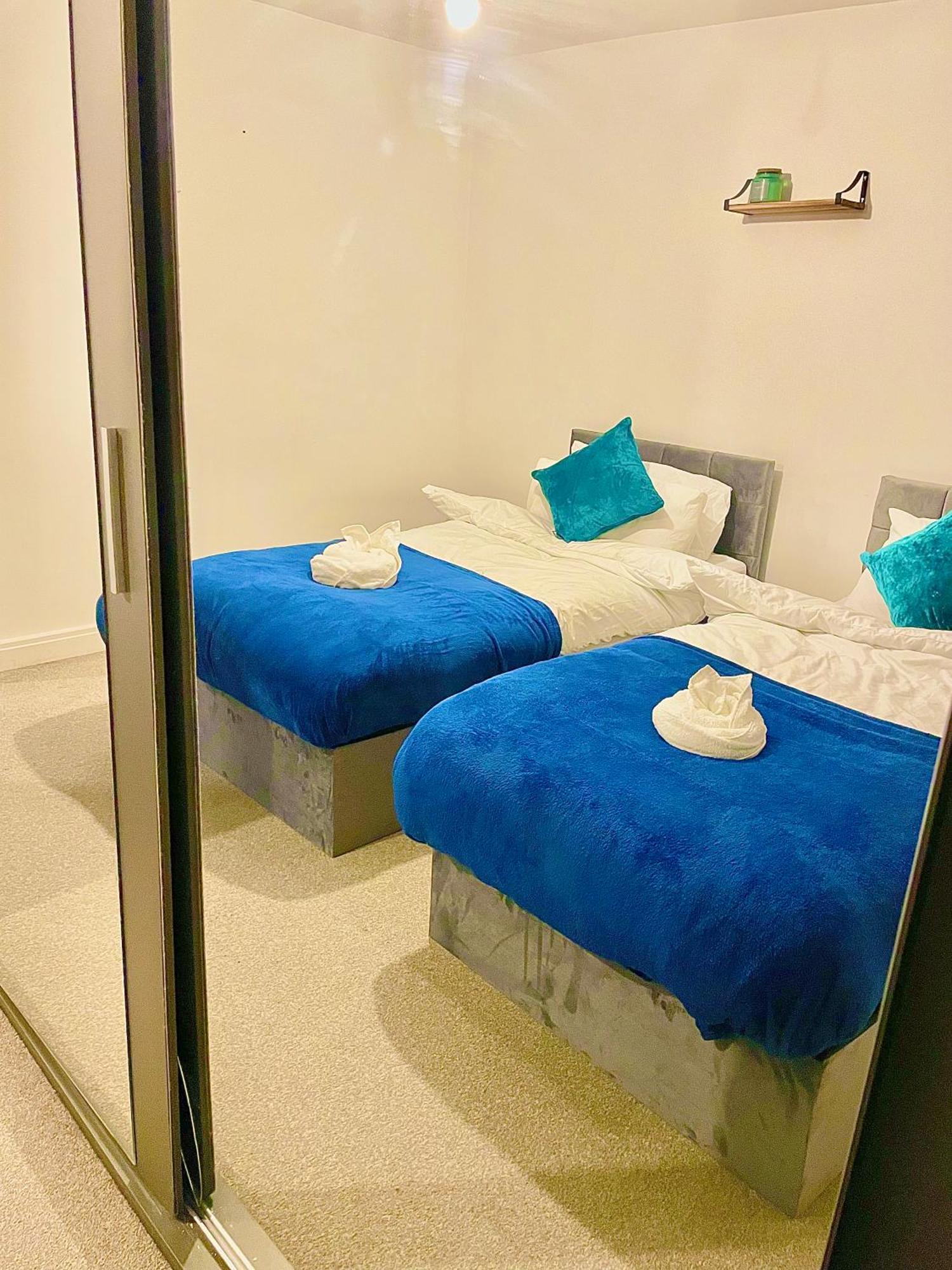 2 Bedroom- Centre-sleeps 5- Ideal For Contractors, Working Professionals, Long Stays! * Birmingham